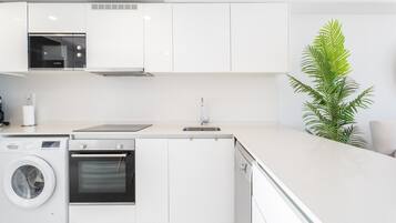 Refrigerador, microondas, horno, placa de cocina