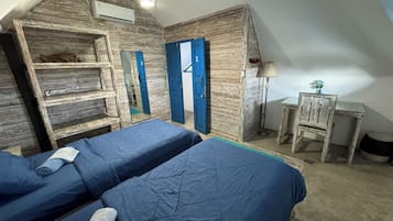 Room 2 Twin Room with Shared Bathroom | 1 ๊ฐ์ ์นจ์ค, ๋ฌด๋ฃ WiFi, ์นจ๋ ์ํธ