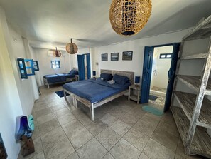 Room 5 Triple Room with Garden View | Wi-fi percuma, cadar katil 