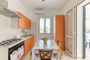 Fridge, oven, stovetop, cookware/dishes/utensils - Villa 'Terra Rossa - Piccola' with Private Terrace, Private Garden and Air Conditioning (Alliste Posto Rosso)