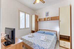 2 chambres, fer et planche à repasser, draps fournis