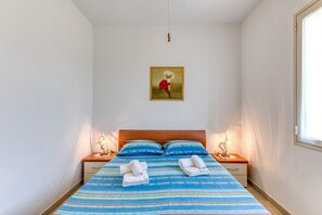 4 bedrooms, iron/ironing board, bed sheets - Villa 'Terra Rossa - Grande' with Private Terrace and Private Garden (Alliste Posto Rosso)