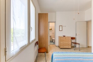 4 bedrooms, iron/ironing board, bed sheets - Villa 'Terra Rossa - Grande' with Private Terrace and Private Garden (Alliste Posto Rosso)