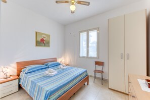 4 bedrooms, iron/ironing board, bed sheets - Villa 'Terra Rossa - Grande' with Private Terrace and Private Garden (Alliste Posto Rosso)