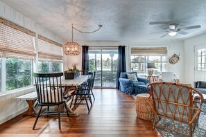 Dining - The Cozy Euphoric cottage nestled in nature with relaxing River front views. (Osteen)