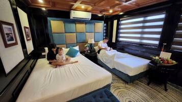 Quarto família, vista para o mar | Escrivaninha