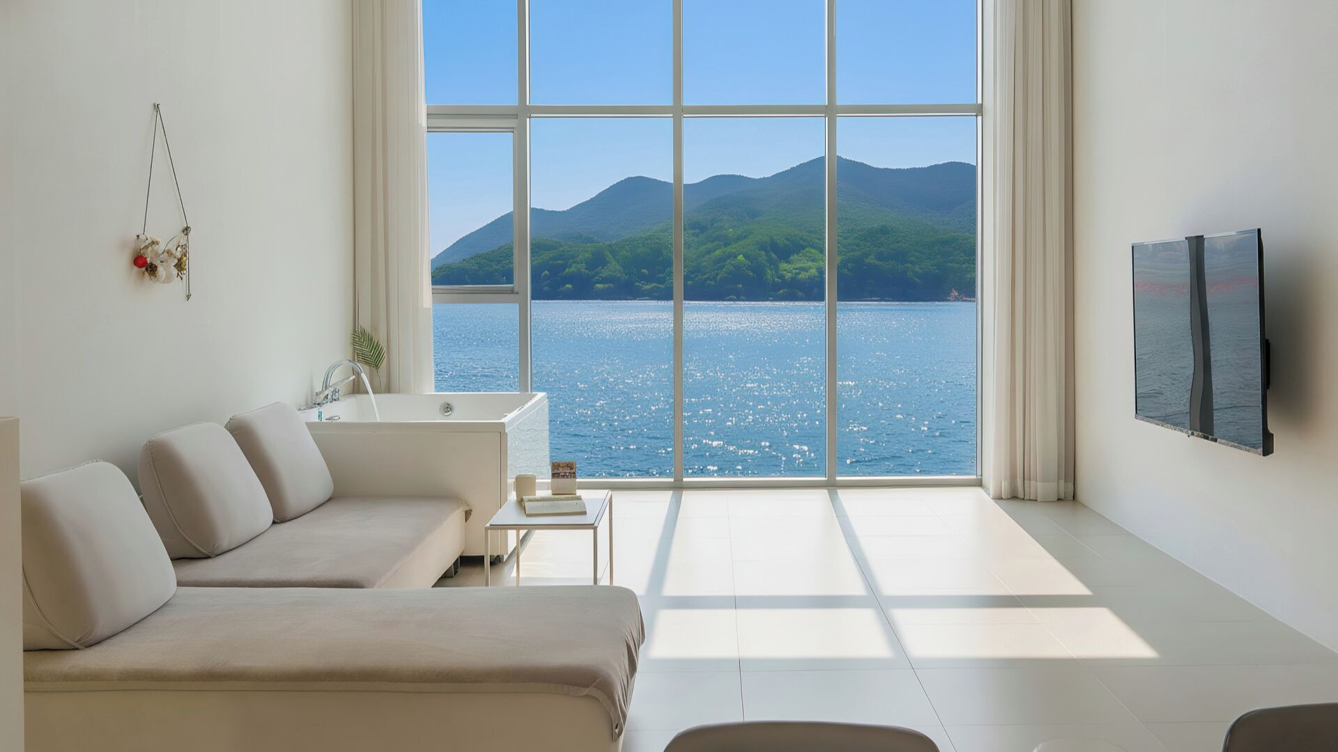 Basic Room, 1 Bedroom (Room 301 (Spa/Ocean View Window)) | 1 bedroom, WiFi (free)