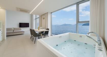 Geoje Lighthouse Pension