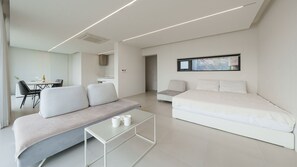 Basic Room, 1 Bedroom (Room 202 (Spa/Ocean View Window)) | 1 bedroom, free WiFi - Geoje Lighthouse Pension (Geoje)