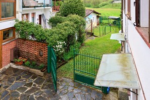 Property grounds - Apartment 'Bruna - 100m Dal Lago Maggiore' with Wi-Fi (Monvalle)