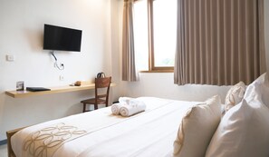 Desk, laptop workspace, soundproofing, free WiFi - ME Rooms Ubud by ME Villas (Ubud)