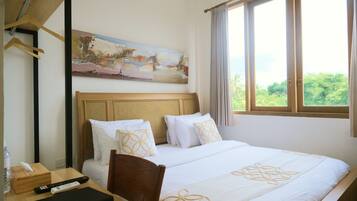 Desk, laptop workspace, soundproofing, free WiFi