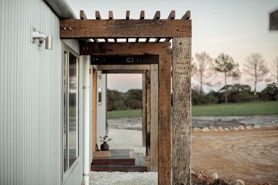 Box Hill Esperance CABIN YATE