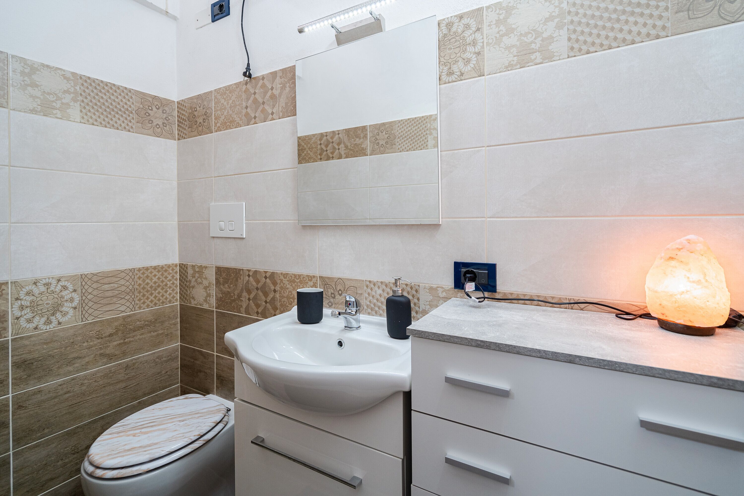 Dusch, hårtork och handdukar