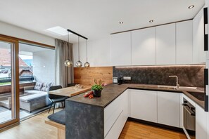 Fridge, oven, stovetop, dishwasher - Apartment 'Sonnlicht' with Mountain View, Private Terrace and Wi-Fi (Falzes)