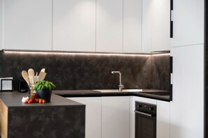 Refrigerador, horno, parrilla de estufa y lavavajillas 