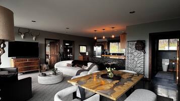 Smart TV, fireplace