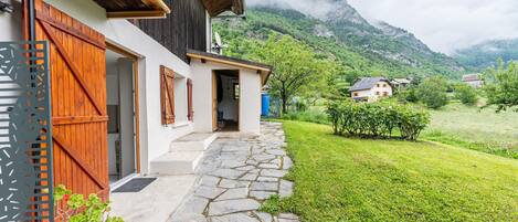 تفاصيل الفندق من الخارج