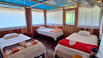 Quarto casal ou duplo luxo, sacada, vista para o rio
