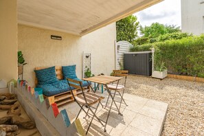 Outdoor dining - L’Échappée Royannaise – Private terrace & garden, Wi-Fi, parking, 700 m from Royan town centre (Royan)