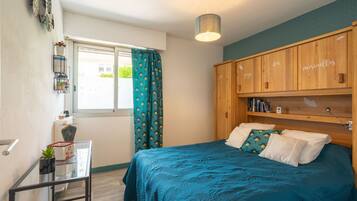 1 habitación, tabla de planchar con plancha y wifi gratis