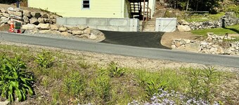 Charming 2-bedroom cottage on Merry Meeting Lake in New Durham, NH with WiFi/ AC