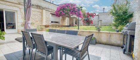 屋外ダイニングエリア