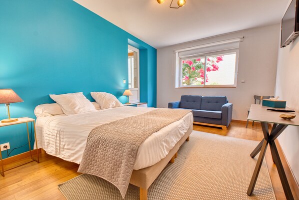 3 bedrooms, iron/ironing board, free WiFi, bed sheets