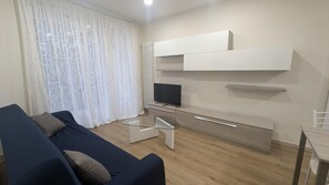 TV - Apartment 'Nicla' with Lake View, Wi-Fi and Air Conditioning (Colico)