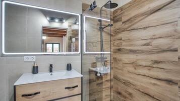 Shower, towels