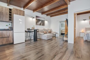 TV - Vacation Apartment 'El Refugio De Los Sueños' with Mountain Views, Terrace and Wi-Fi (Uga)