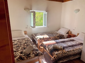 6 bedrooms, WiFi, bed sheets