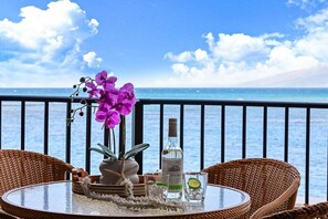 Outdoor dining - KR 215 Breathtaking Oceanfront 1BD  Maui Condo (Lahaina)