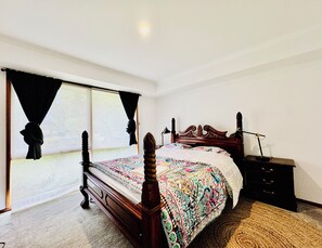 7 bedrooms, iron/ironing board, WiFi, bed sheets