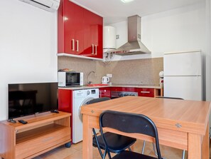 Fridge, microwave, oven, coffee/tea maker