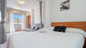 1 chambre, fer et planche à repasser, accès Internet, draps fournis