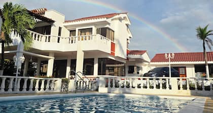 Relax Near The Beach! 5 Bedroom Cottage with A/C & top amenities in Playa Medoza