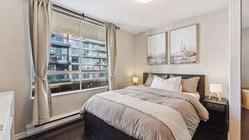 1 bedroom, desk, iron/ironing board, WiFi