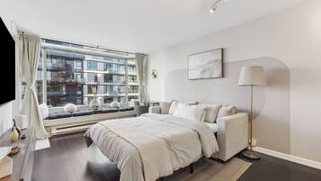 1 bedroom, desk, iron/ironing board, WiFi