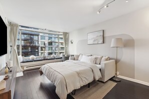 1 bedroom, desk, iron/ironing board, WiFi