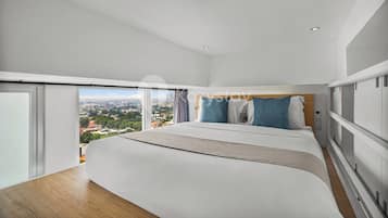 Apartemen, 1 kamar tidur, pemandangan kota | 1 kamar tidur, ruang kerja ramah laptop, dan setrika/meja setrika