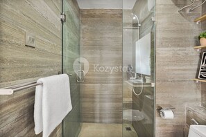 Apartment, 1 Bedroom, City View | Bathroom | Shower, free toiletries, towels, soap