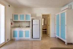 Fridge, microwave