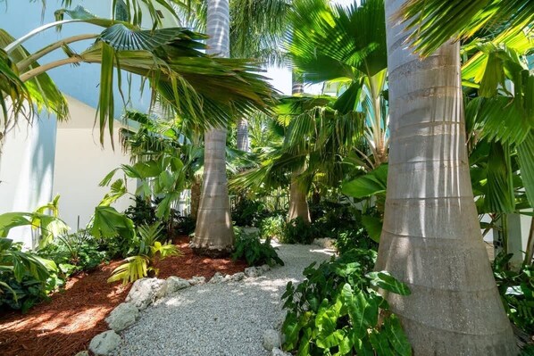 Property grounds - Villa Lucie | Canalfront pool home, 5 bedrooms (Ramrod Key)