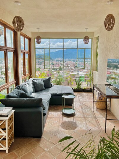 Casa Ocaso: downtown, rooftop terrace, amazing view of San Cristobal!