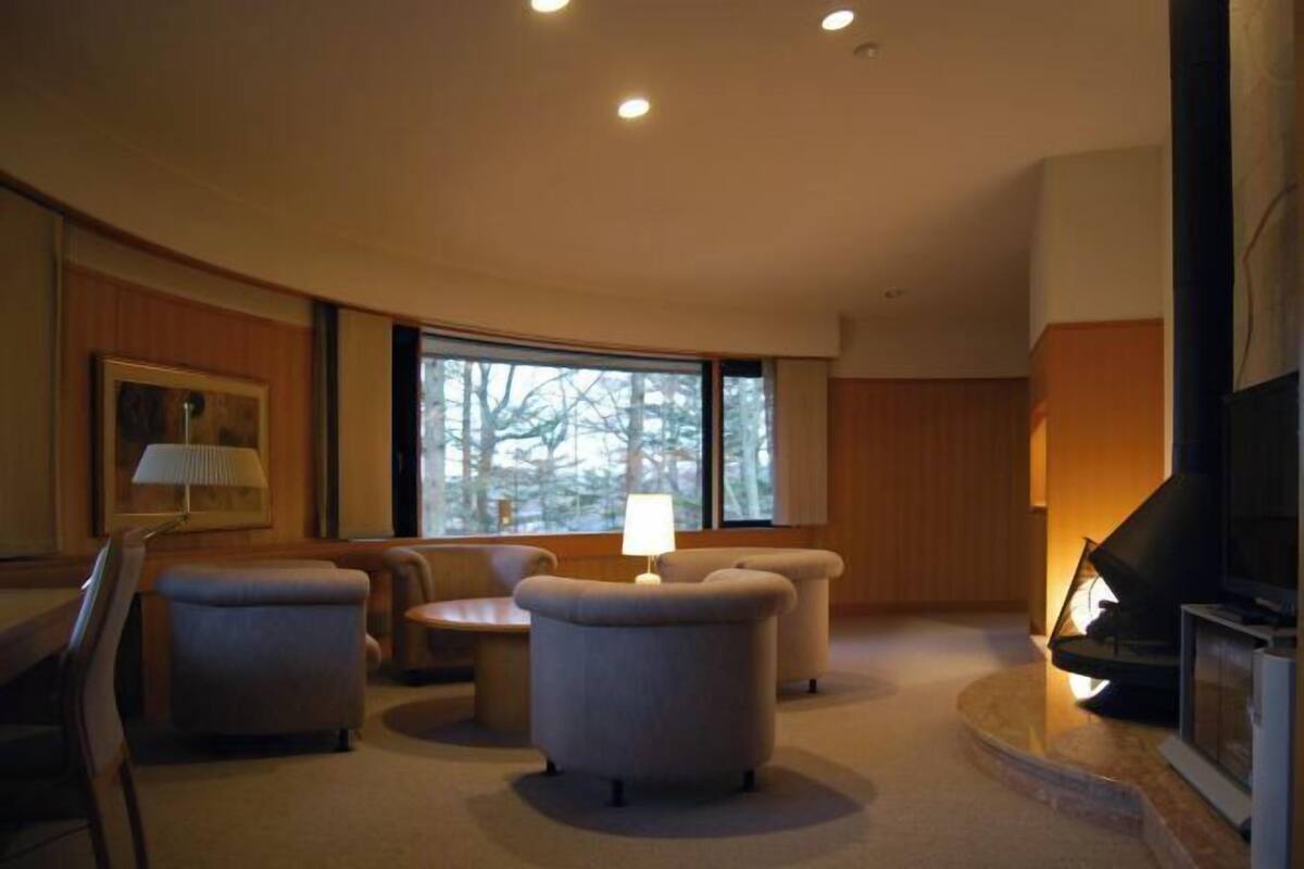 거실 공간 | 디지털 채널 시청이 가능한 24인치 평면 TV