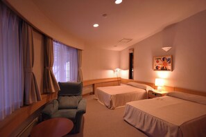 Executive Twin Room | Desk, laptop workspace, free WiFi, bed sheets - Karuizawa Club of Art (Karuizawa)