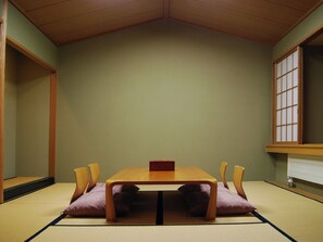 Japanese-style Room | Desk, laptop workspace, free WiFi, bed sheets - Karuizawa Club of Art (Karuizawa)