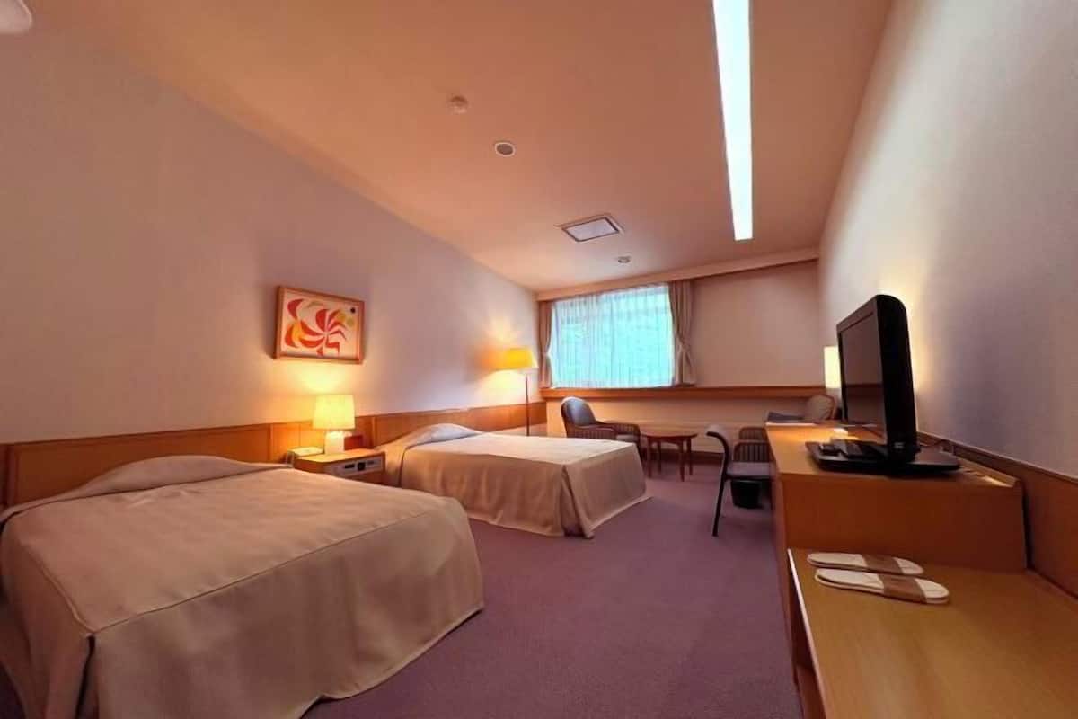 Desk, laptop workspace, free WiFi, individually furnished