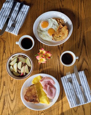 Inbegriffenes kontinentales Frühstück am Wochenende